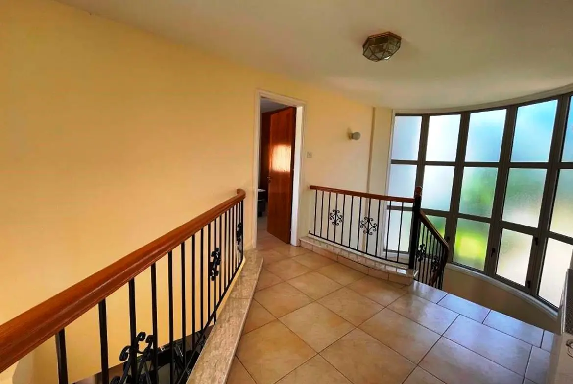 3 bed house with large garden and pool near the beach in Meneou (19)