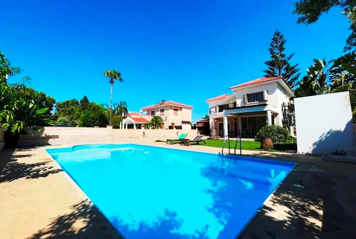3 bed house with large garden and pool near the beach in Meneou (2) 3 bed house with large garden and pool near the beach in Meneou