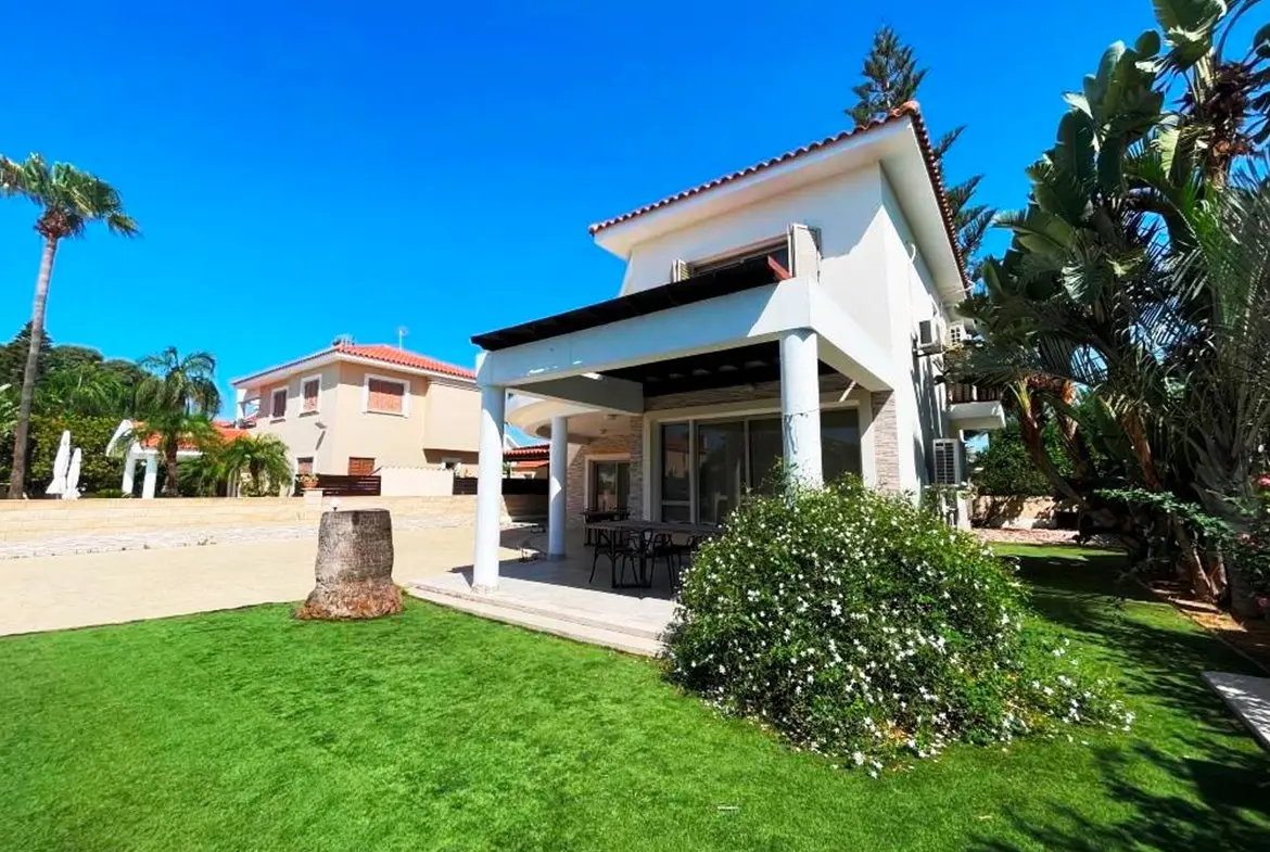 3 bed house with large garden and pool near the beach in Meneou (6) 3 bed house with large garden and pool near the beach in Meneou
