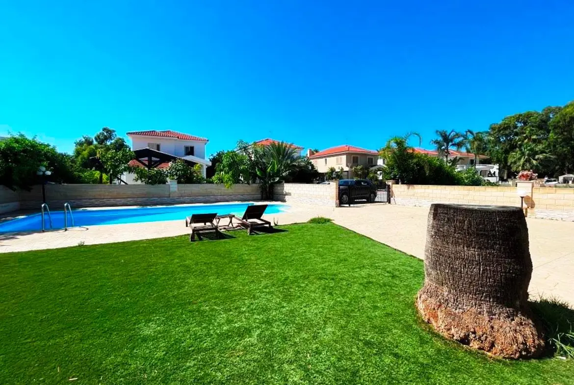 3 bed house with large garden and pool near the beach in Meneou (7) 3 bed house with large garden and pool near the beach in Meneou