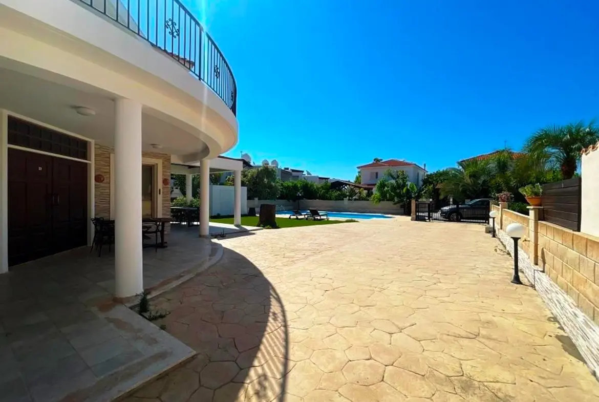 3 bed house with large garden and pool near the beach in Meneou (9) 3 bed house with large garden and pool near the beach in Meneou