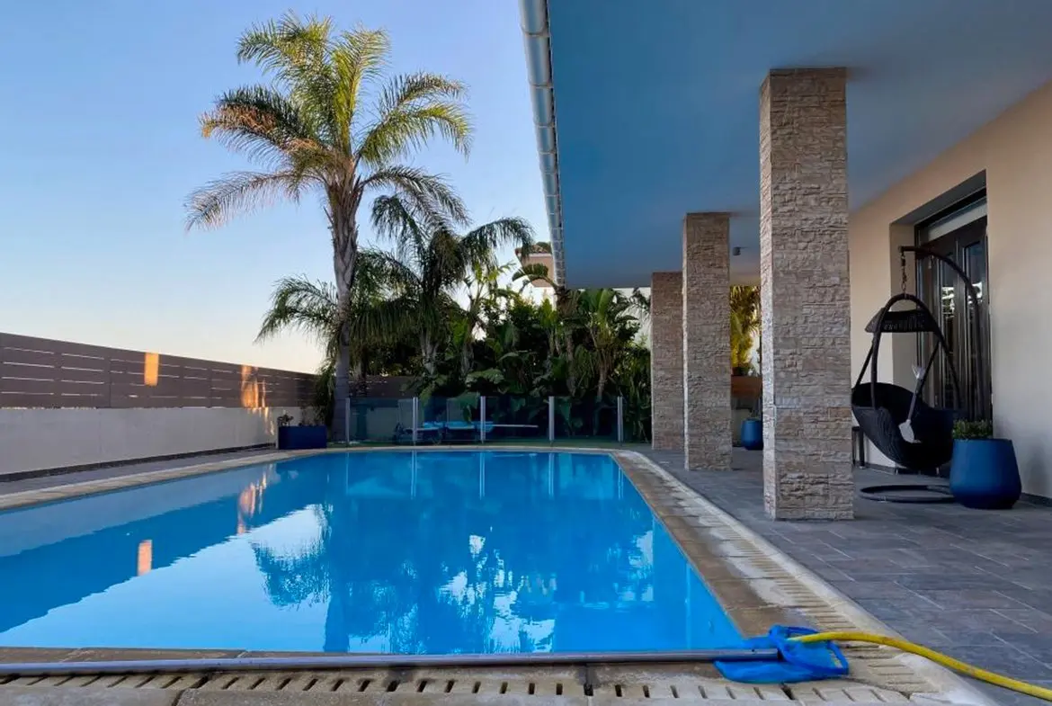 3 bedroom villa for sale in Kiti with private pool (1) 3 bedroom villa for sale in Kiti with private pool