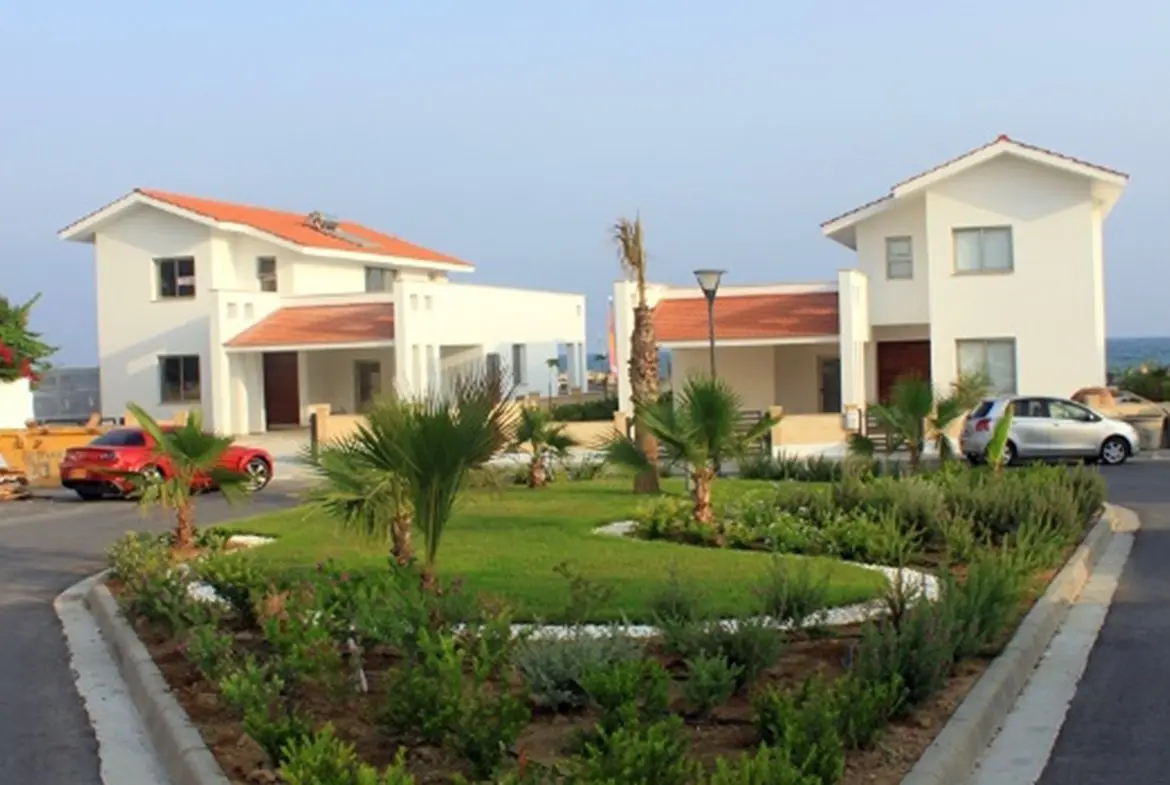 4 Bed house is for sale in front of sea with pool in Pyla (2) 4 Bed house is for sale in front of sea with pool in Pyla