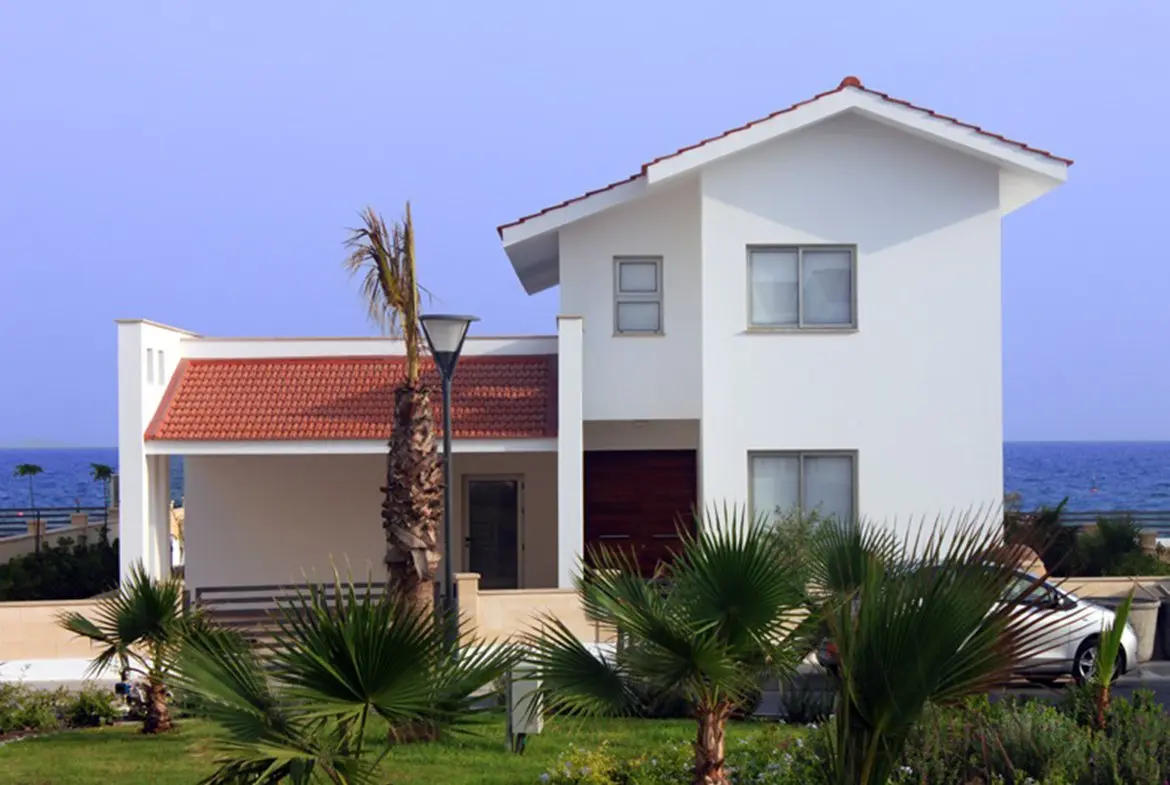 4 Bed house is for sale in front of sea with pool in Pyla (7) 4 Bed house is for sale in front of sea with pool in Pyla