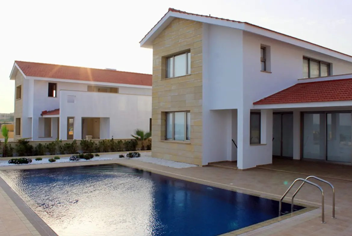4 Bed house is for sale in front of sea with pool in Pyla (8) 4 Bed house is for sale in front of sea with pool in Pyla