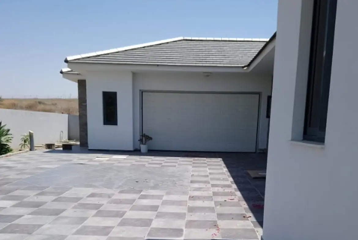 4 bed Villa for sale in Pyla (13) 4 bed Villa for sale in Pyla