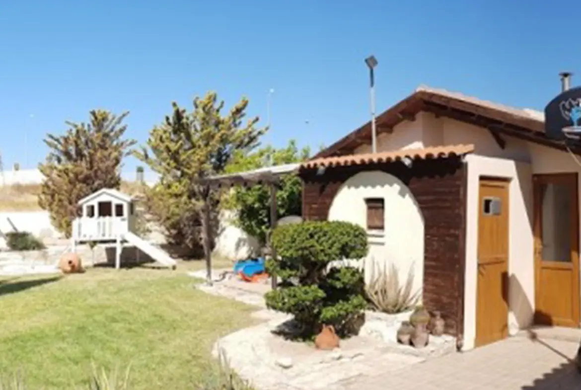 4 bedroom villa for sale in Aradippou area (25) 4 bedroom villa for sale in Aradippou area