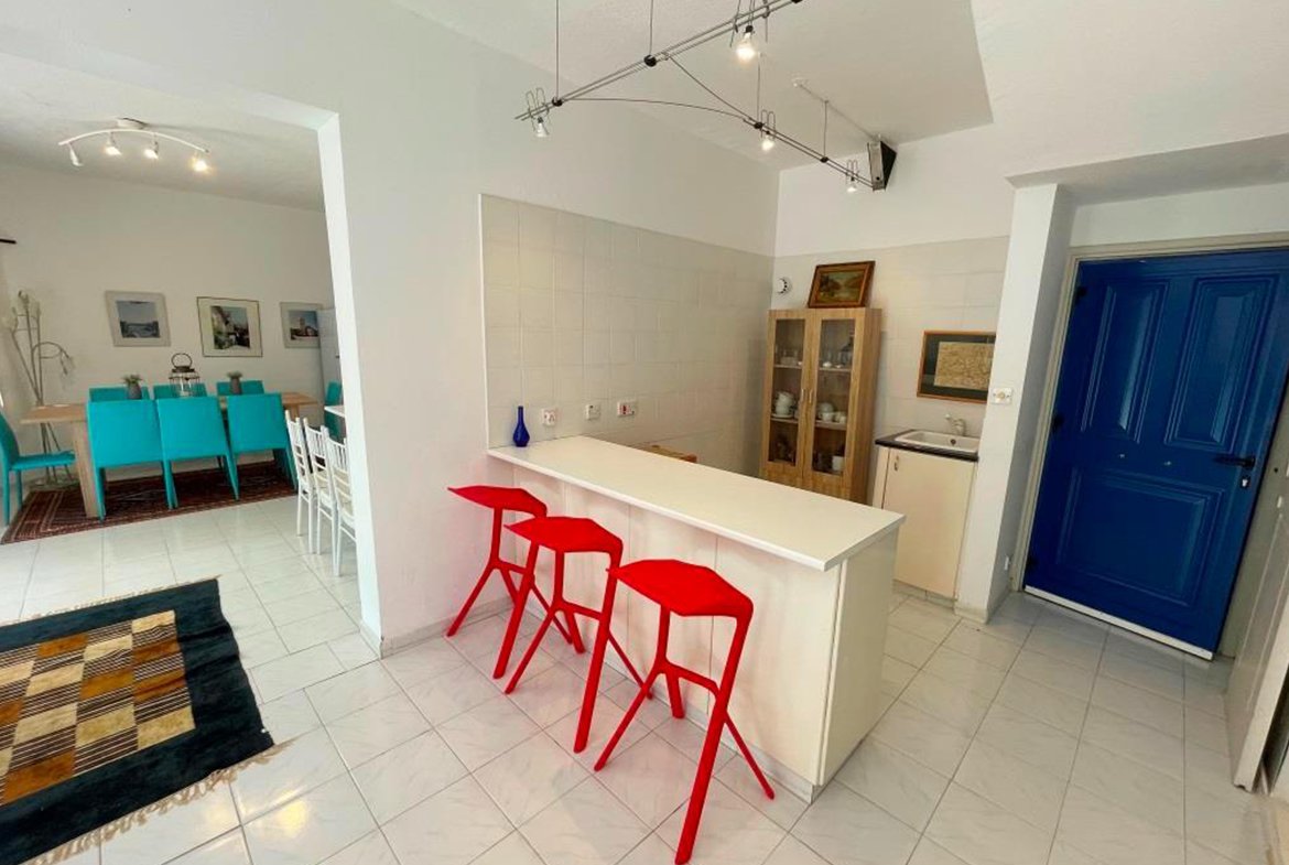 5 bed beach villa with sea view for sale in Faros (3) 5 bed beach villa with sea view for sale in Faros