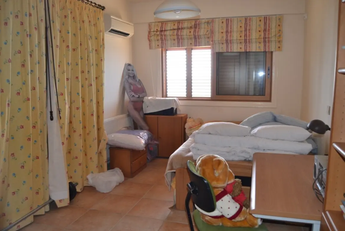 Beach house for sale in Pervolia (13)