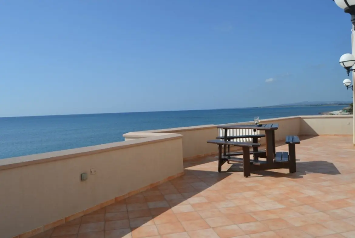 Beach house for sale in Pervolia (4) Beach house for sale in Pervolia