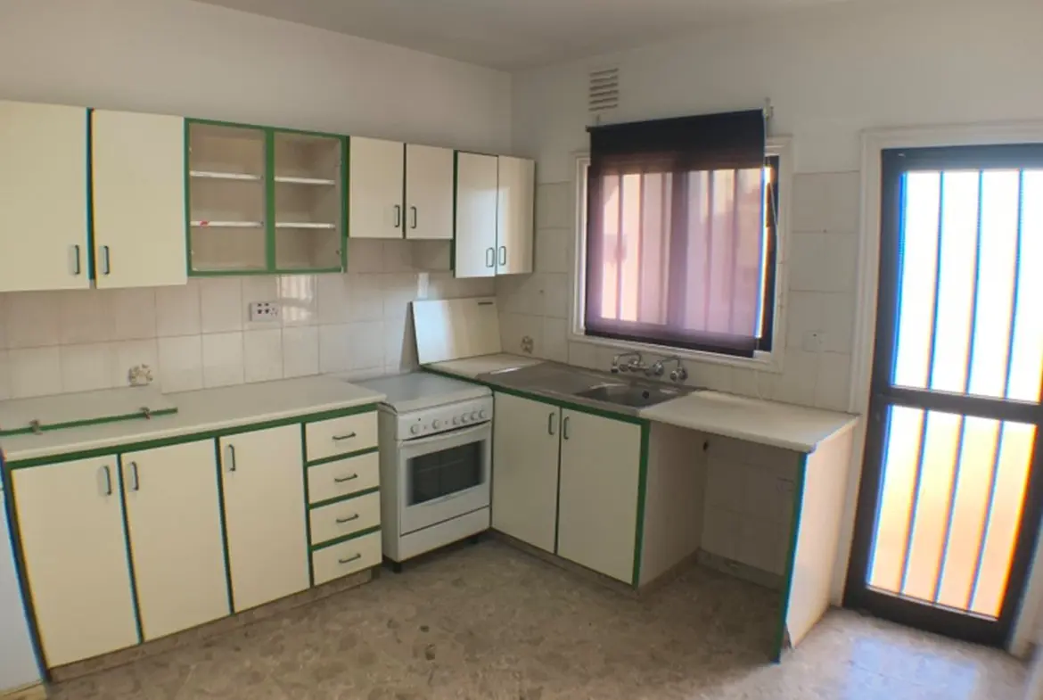 Commerial building for sale in Larnaca centre (13) Commerial building for sale in Larnaca centre