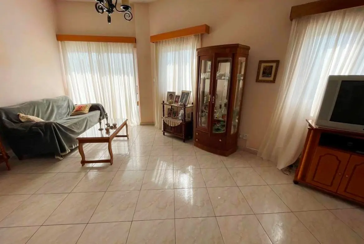 Corner building for sale in the heart of Larnaca (1) Corner building for sale in the heart of Larnaca