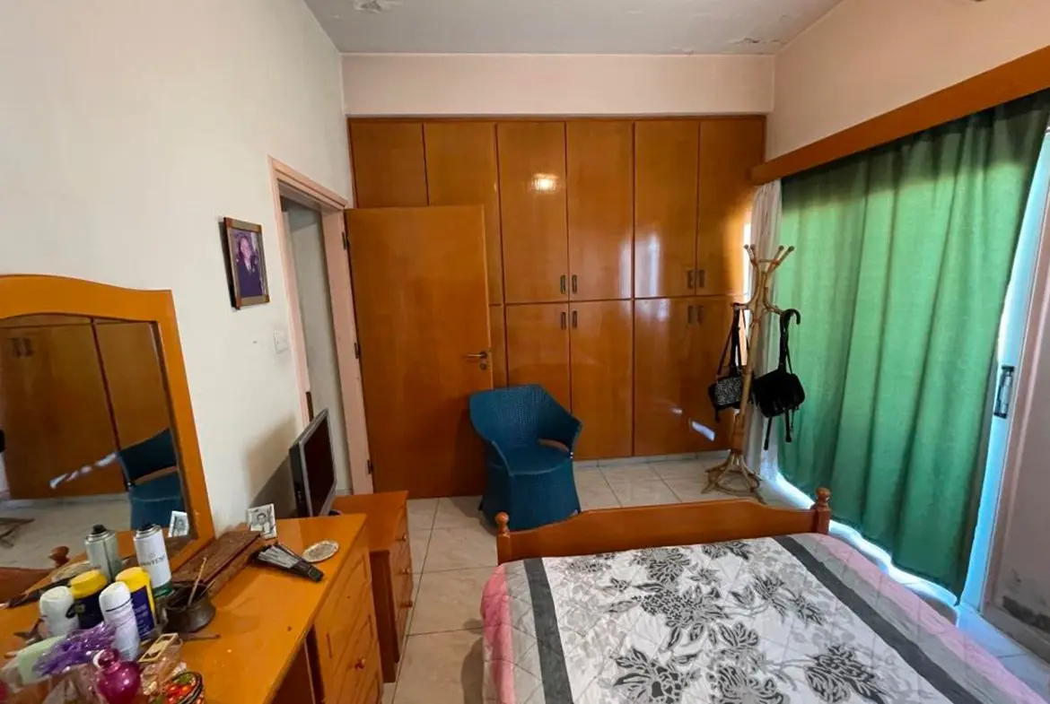 Corner building for sale in the heart of Larnaca (11)