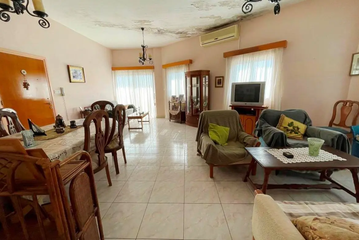 Corner building for sale in the heart of Larnaca (13)