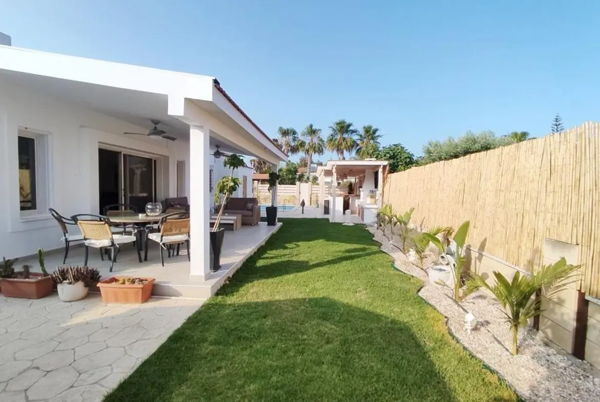 Elegant three bedroom bungalow (10) beachfront house for sale Meneou