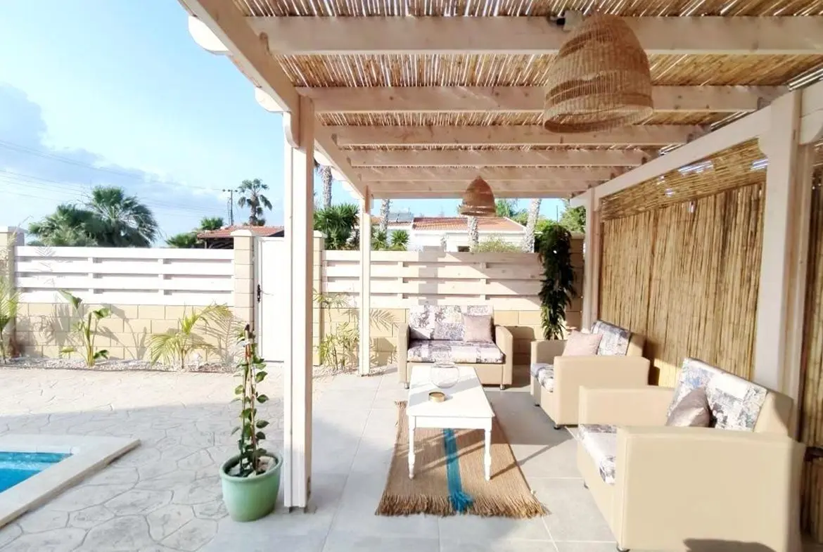 Elegant three bedroom bungalow (11) beachfront house for sale Meneou