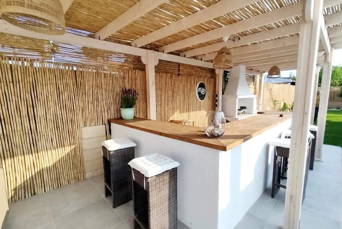 Elegant three bedroom bungalow (12) beachfront house for sale Meneou