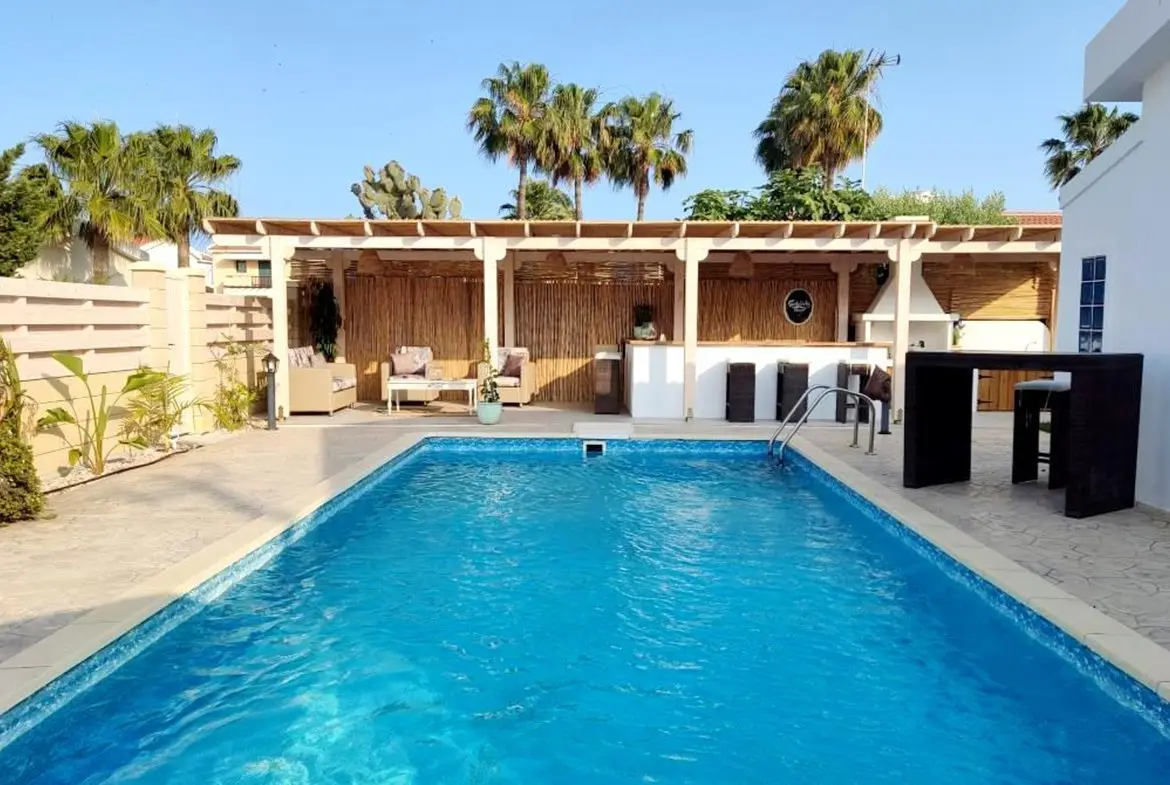 Elegant three bedroom bungalow (16) beachfront house for sale Meneou