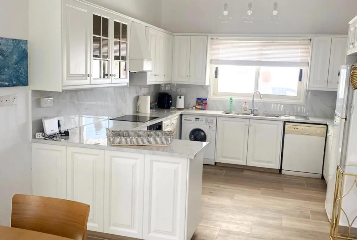 Elegant three bedroom bungalow (5) Elegant three bedroom bungalow beachfront for sale