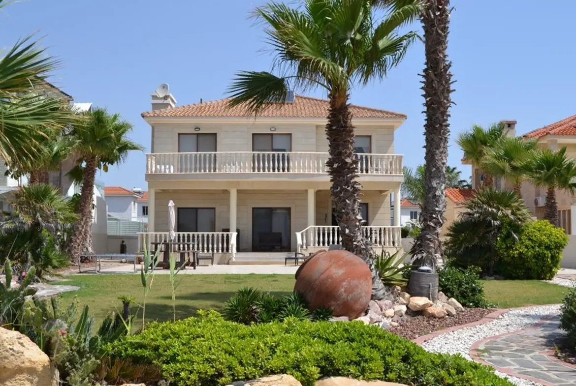 Five bedroom luxury beach front house for sale in Pervolia (10) Five bedroom luxury beach front house for sale in Pervolia