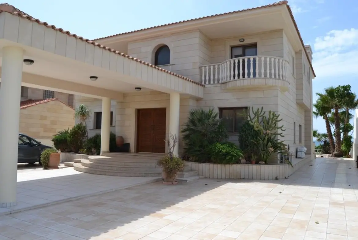 Five bedroom luxury beach front house for sale in Pervolia (11) Five bedroom luxury beach front house for sale in Pervolia