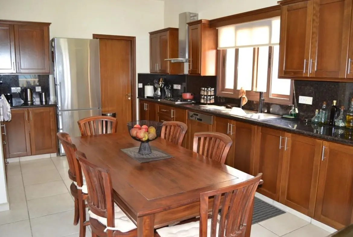 Five bedroom luxury beach front house for sale in Pervolia (14)