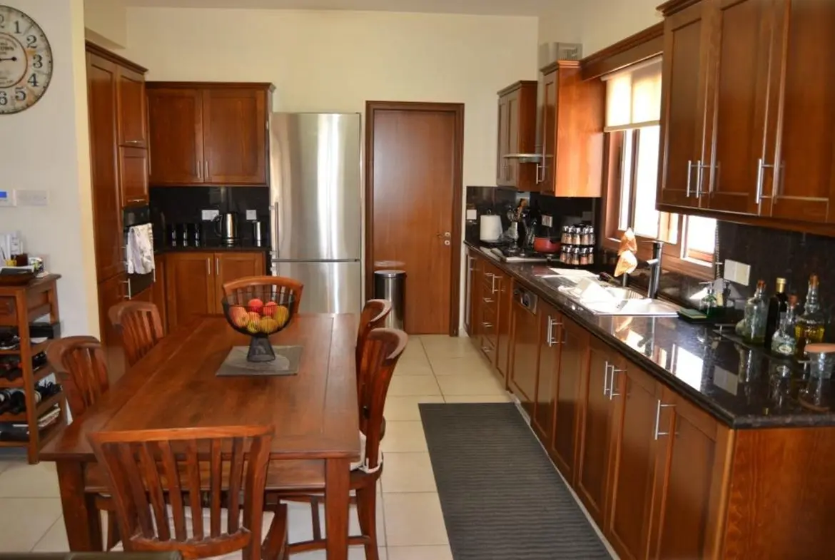 Five bedroom luxury beach front house for sale in Pervolia (16) Five bedroom luxury beach front house for sale in Pervolia