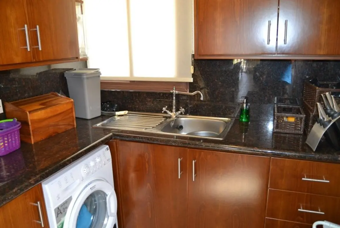 Five bedroom luxury beach front house for sale in Pervolia (17)