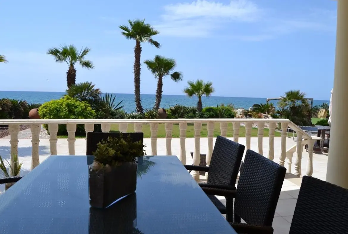 Five bedroom luxury beach front house for sale in Pervolia (18) Five bedroom luxury beach front house for sale in Pervolia