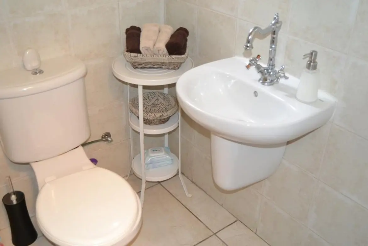 Five bedroom luxury beach front house for sale in Pervolia (19)