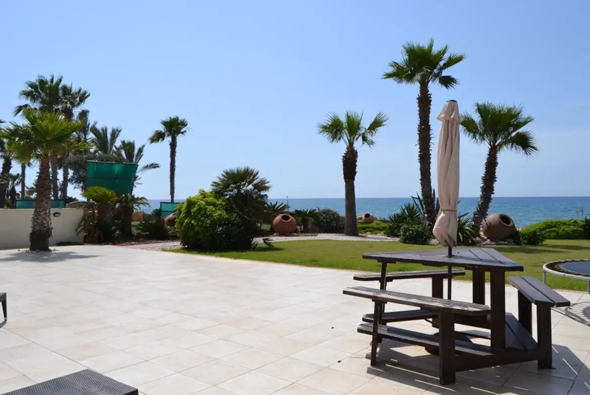 Five bedroom luxury beach front house for sale in Pervolia (2) Five bedroom luxury beach front house for sale in Pervolia