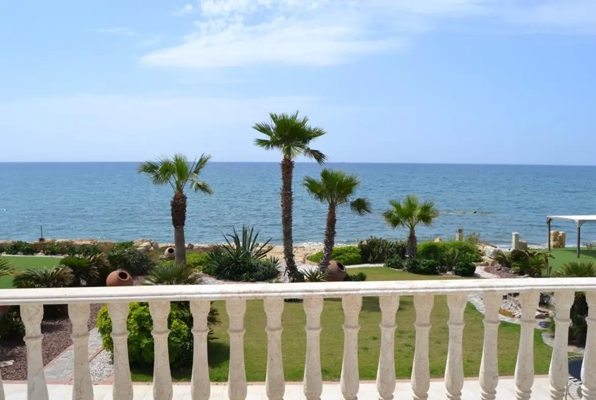 Five bedroom luxury beach front house for sale in Pervolia (22) Five bedroom luxury beach front house for sale in Pervolia