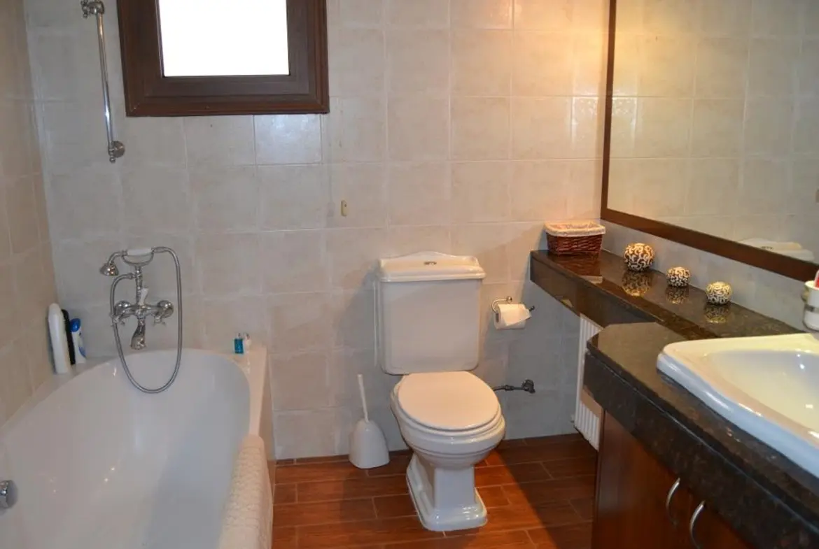 Five bedroom luxury beach front house for sale in Pervolia (27)