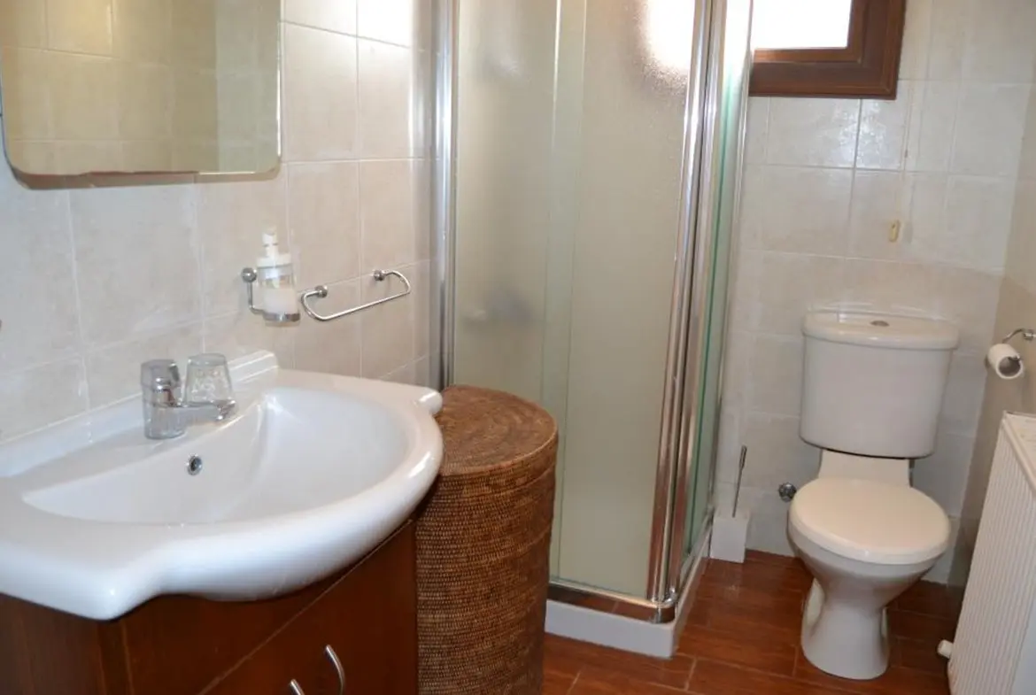 Five bedroom luxury beach front house for sale in Pervolia (29)