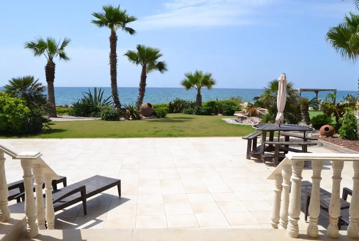 Five bedroom luxury beach front house for sale in Pervolia (3) Five bedroom luxury beach front house for sale in Pervolia