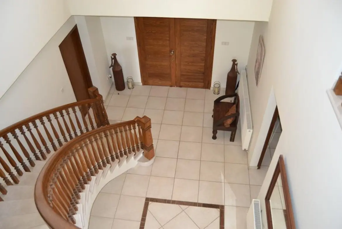 Five bedroom luxury beach front house for sale in Pervolia (31)