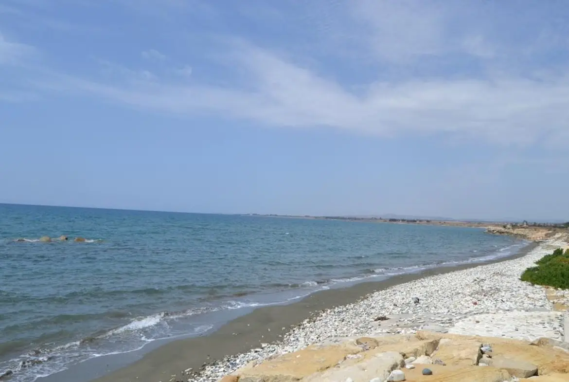 Five bedroom luxury beach front house for sale in Pervolia (32)