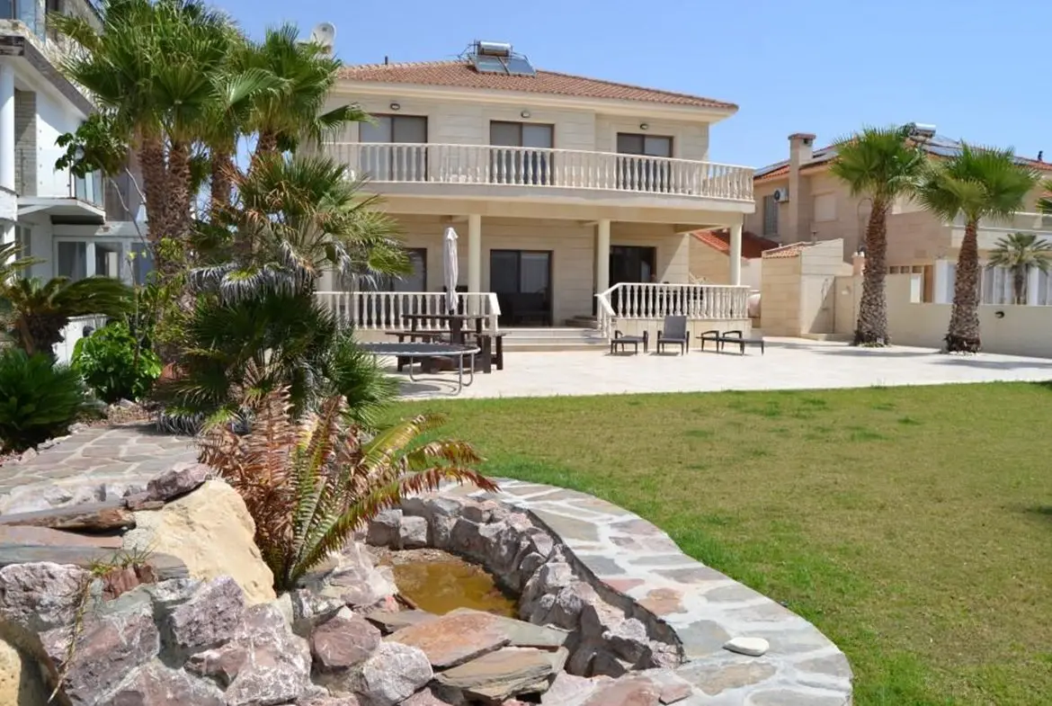 Five bedroom luxury beach front house for sale in Pervolia (33) Five bedroom luxury beach front house for sale in Pervolia