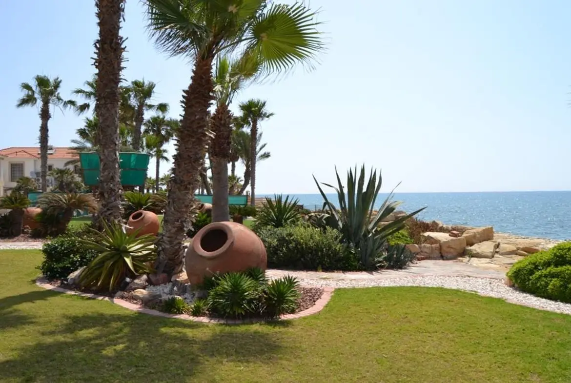 Five bedroom luxury beach front house for sale in Pervolia (34) Five bedroom luxury beach front house for sale in Pervolia