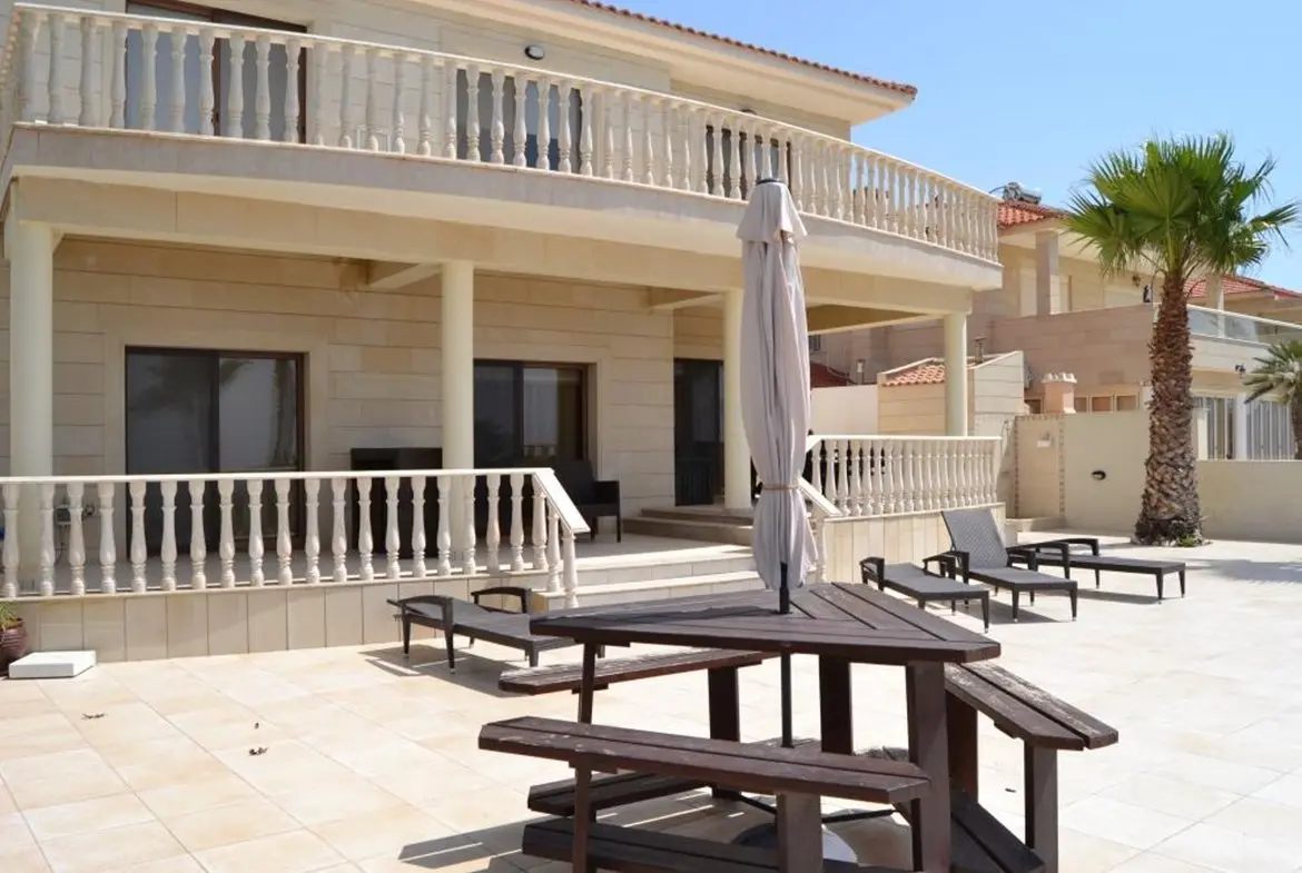 Five bedroom luxury beach front house for sale in Pervolia (36) Five bedroom luxury beach front house for sale in Pervolia