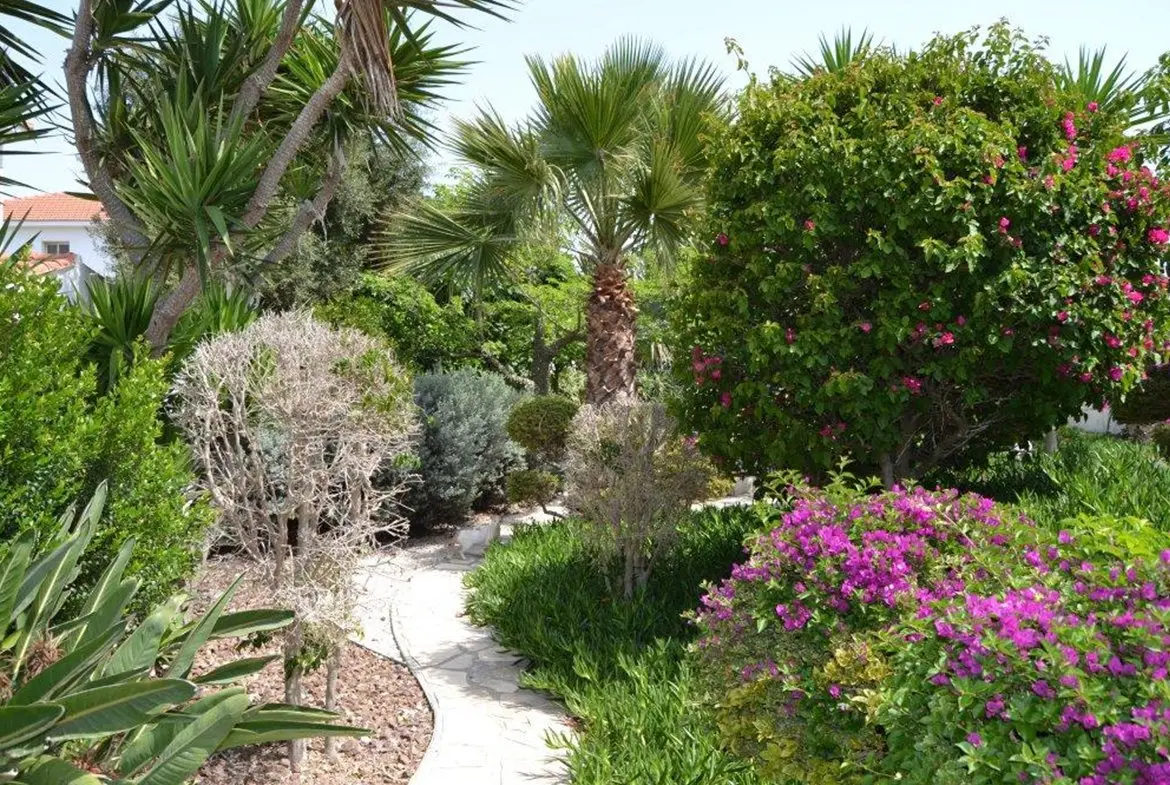 Five bedroom luxury beach front house for sale in Pervolia (6) Five bedroom luxury beach front house for sale in Pervolia