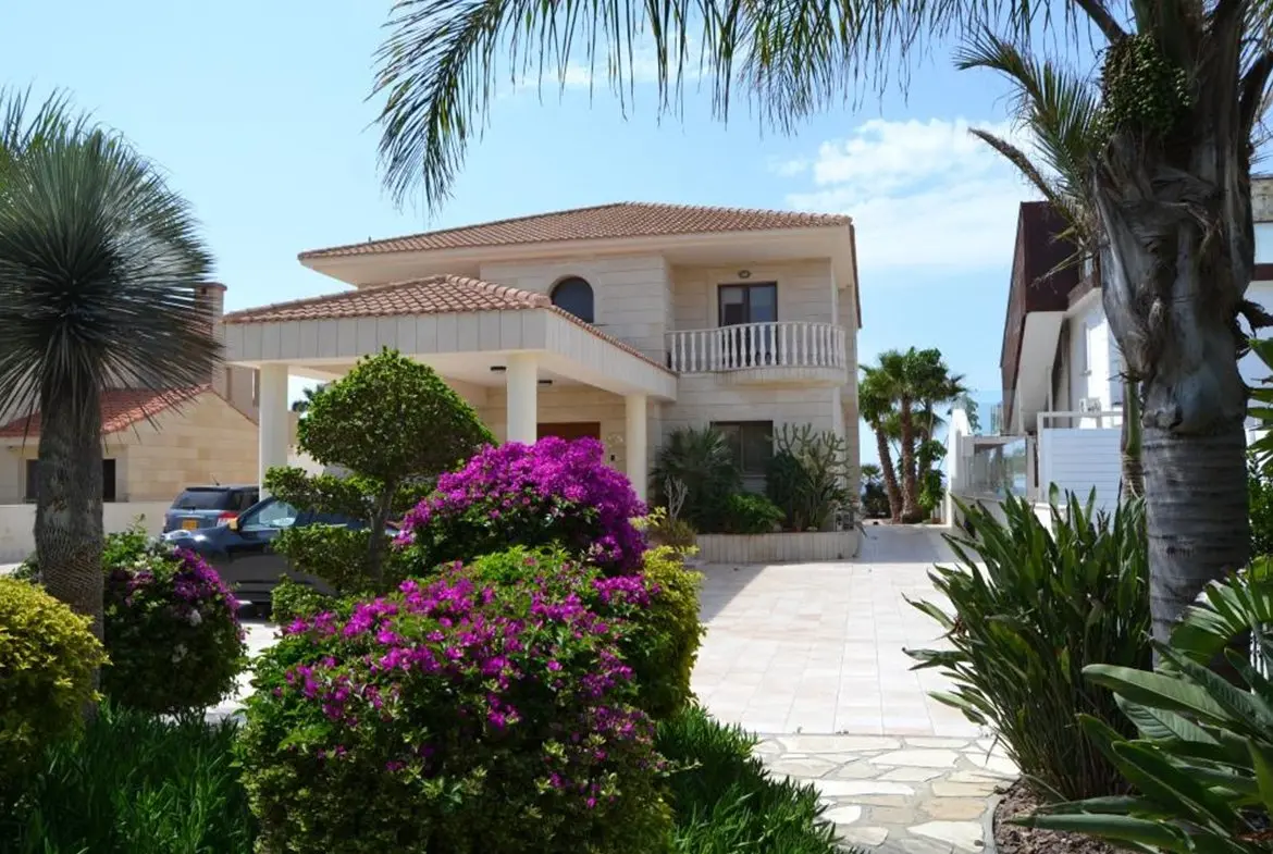 Five bedroom luxury beach front house for sale in Pervolia (9) Five bedroom luxury beach front house for sale in Pervolia