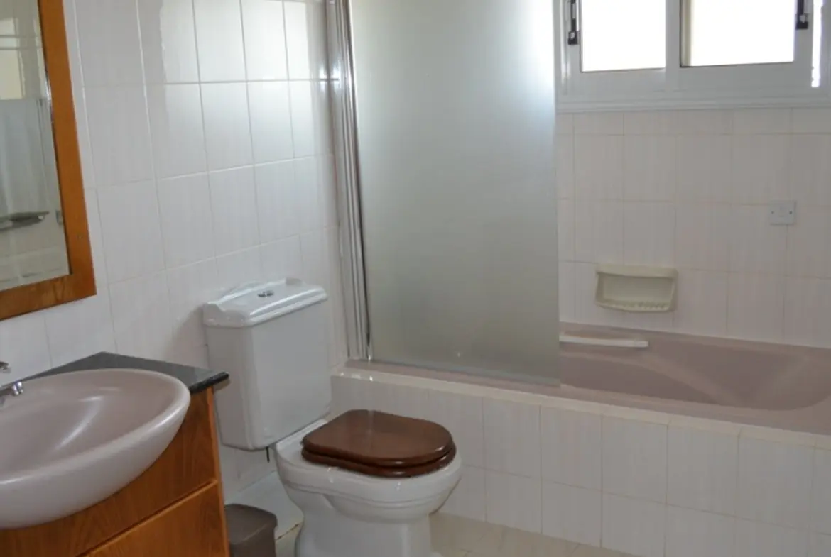 Five bedroom villa for sale off Dhekelia Road (14)