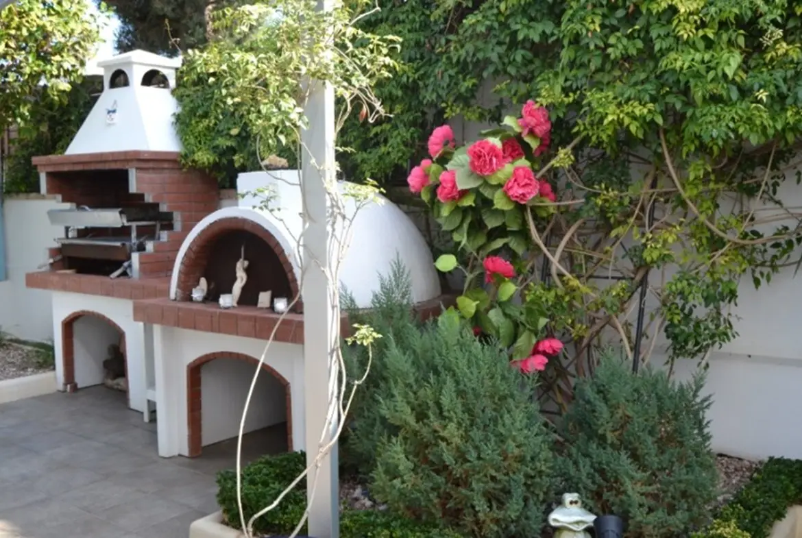 Five bedroom villa for sale off Dhekelia Road (19)