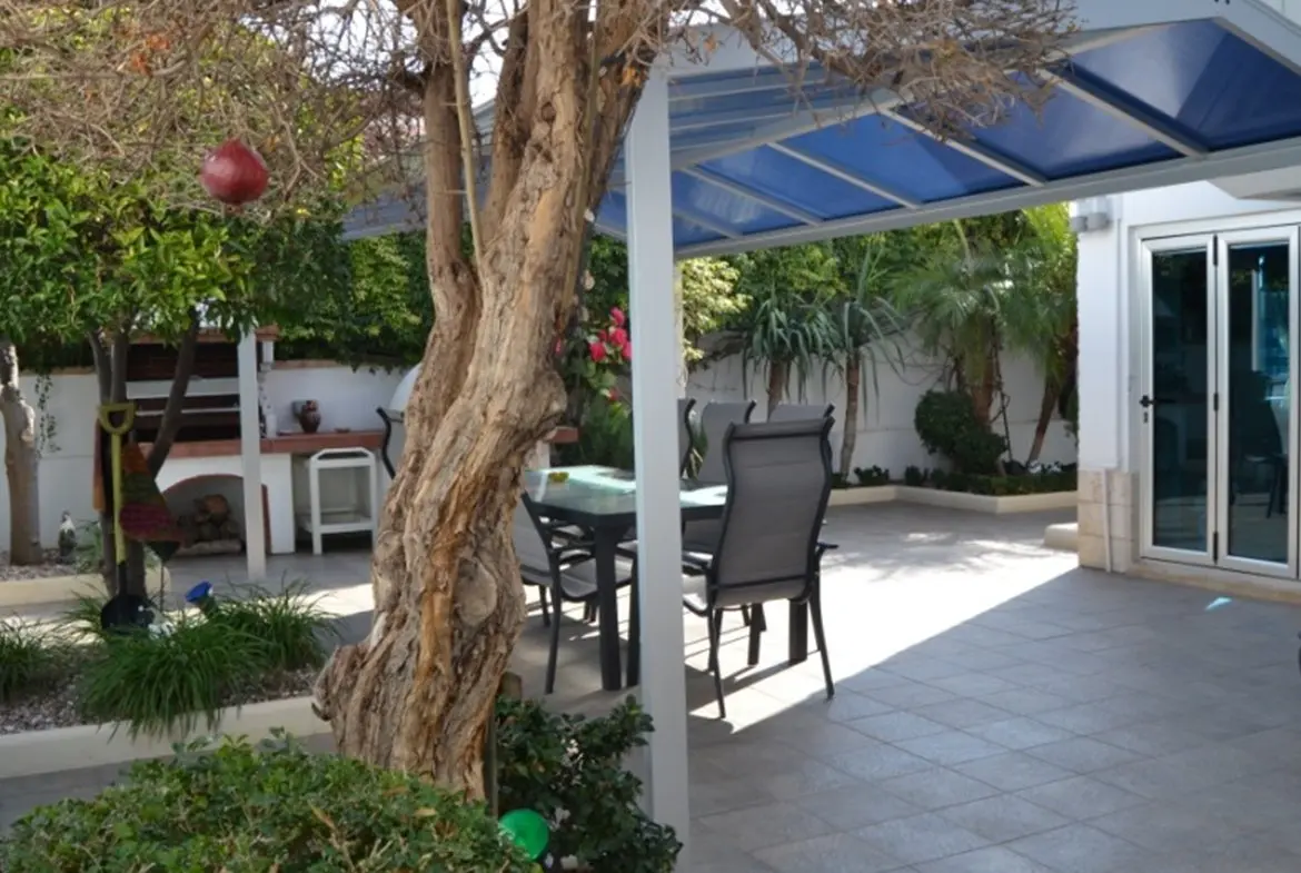 Five bedroom villa for sale off Dhekelia Road (22)