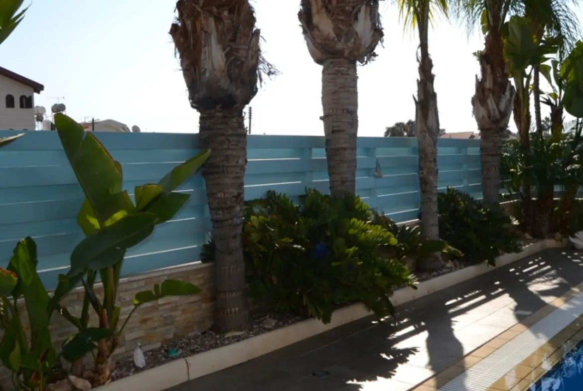 Five bedroom villa for sale off Dhekelia Road (23)