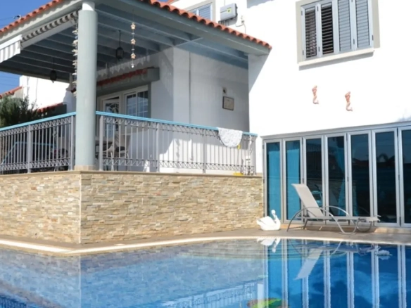 Five bedroom villa for sale off Dhekelia Road