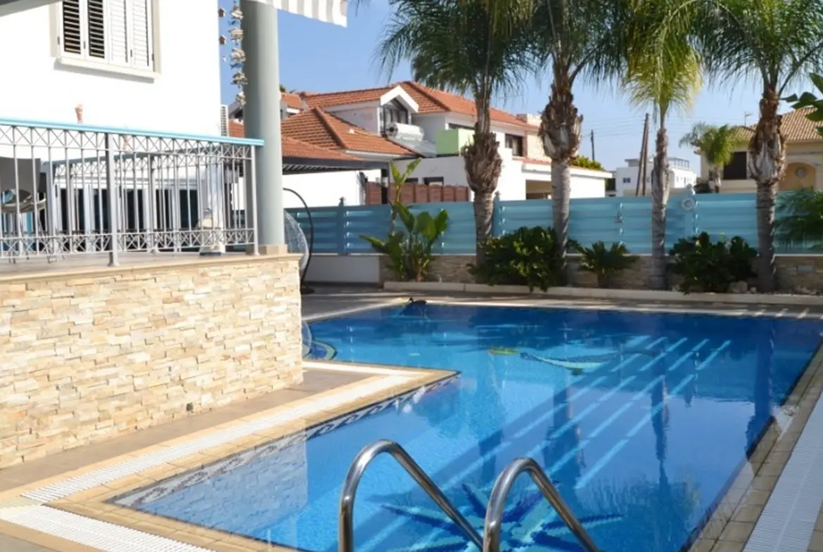 Five bedroom villa for sale off Dhekelia Road (26) Five bedroom villa for sale off Dhekelia Road