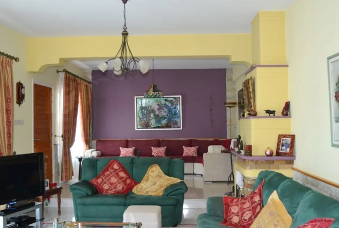 Five bedroom villa for sale off Dhekelia Road (9)