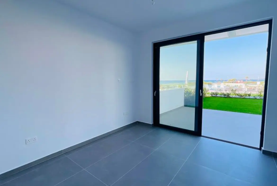 Ground floor beach apartment for sale (3) Ground floor beach apartment for sale